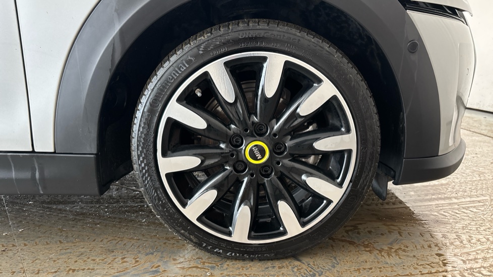 MINI HATCHBACK Image 20