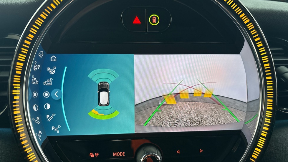 MINI HATCHBACK Reverse camera