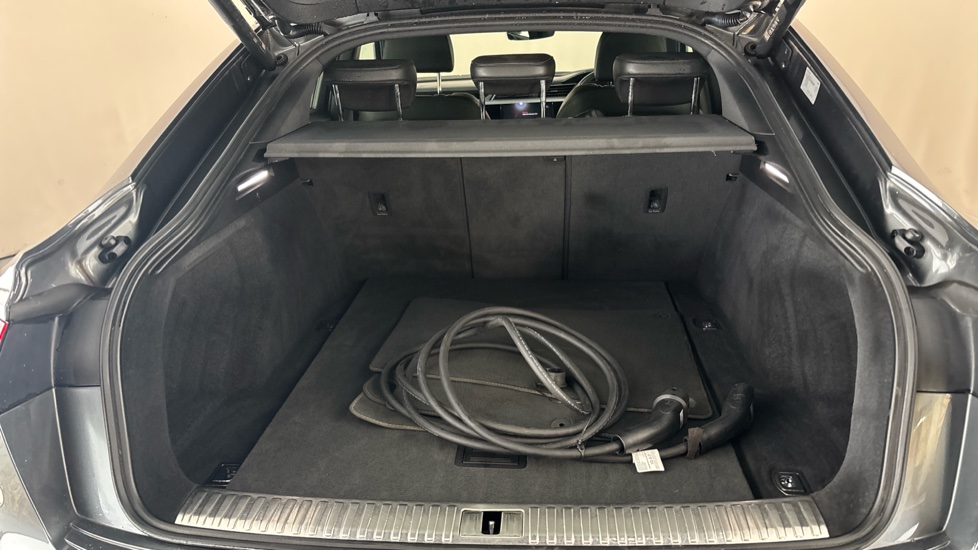 Audi E-Tron Image 15