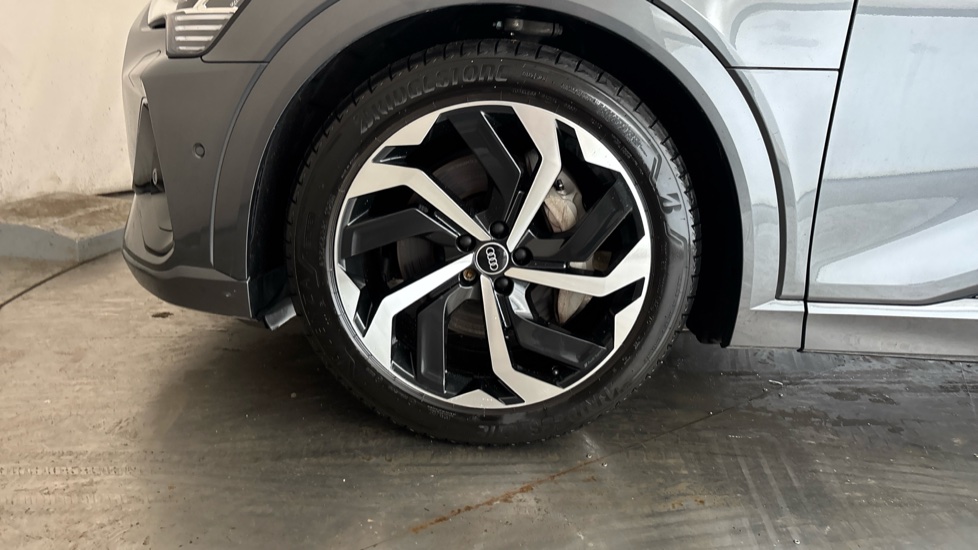 Audi E-Tron Image 17