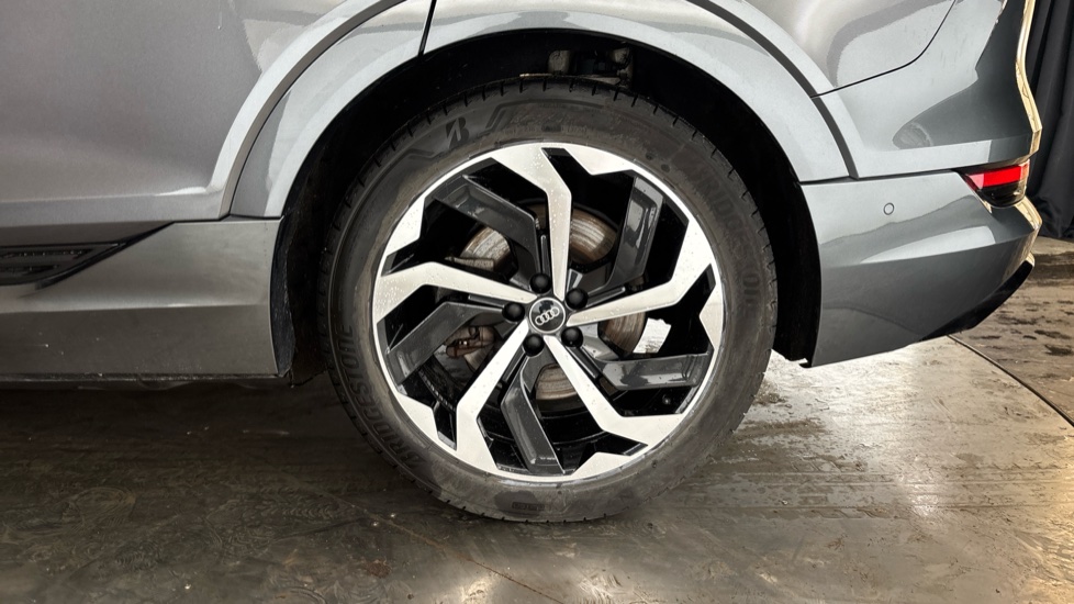 Audi E-Tron Image 18