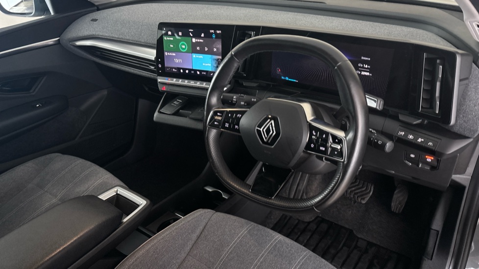 RENAULT MEGANE E-TECH Image 9