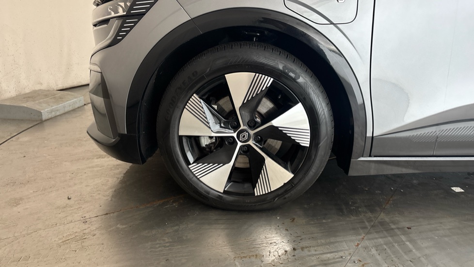 RENAULT MEGANE E-TECH Image 17