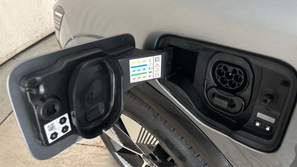 RENAULT MEGANE E-TECH Image 21