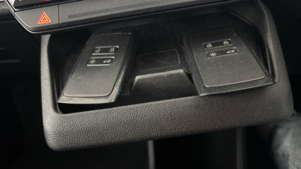 RENAULT MEGANE E-TECH 2 keys