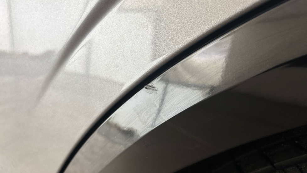 RENAULT MEGANE E-TECH Scratches