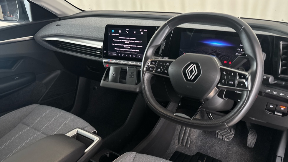 RENAULT MEGANE E-TECH Image 9