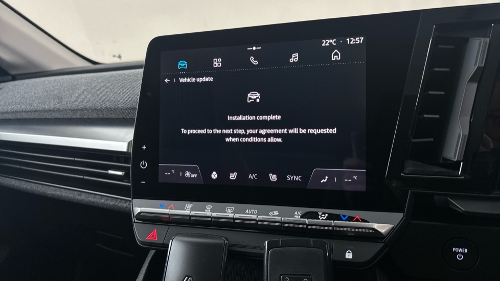 RENAULT MEGANE E-TECH Image 12