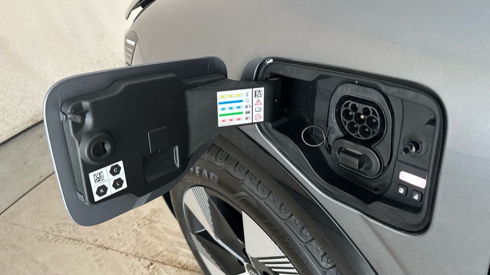 RENAULT MEGANE E-TECH Image 21