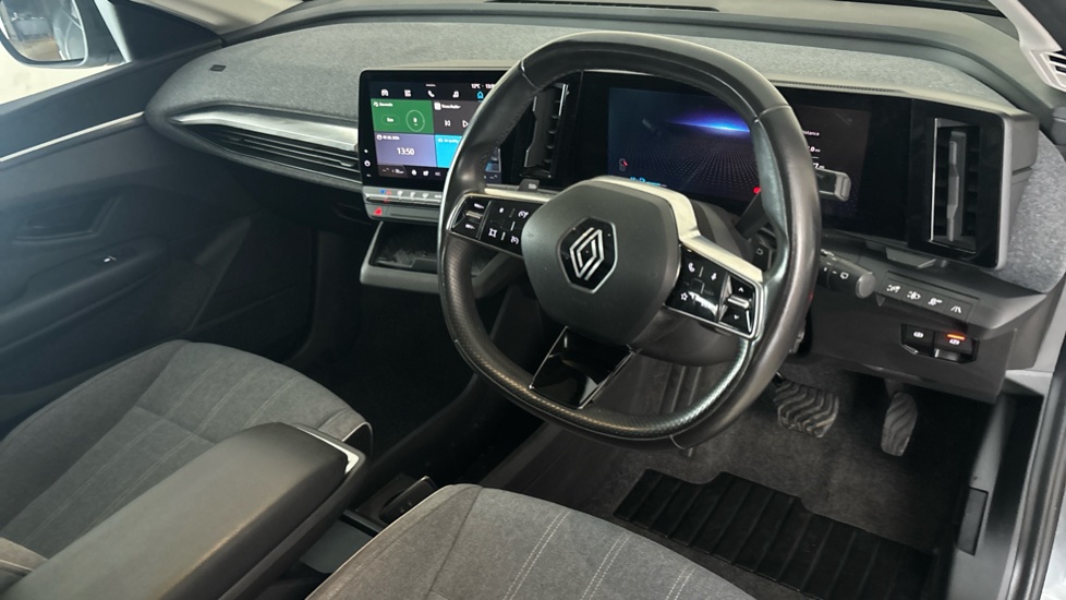 RENAULT MEGANE E-TECH Image 9