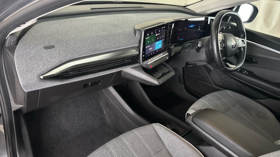 RENAULT MEGANE E-TECH Image 10