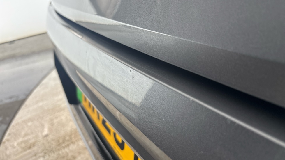 RENAULT MEGANE E-TECH Chips and scratches