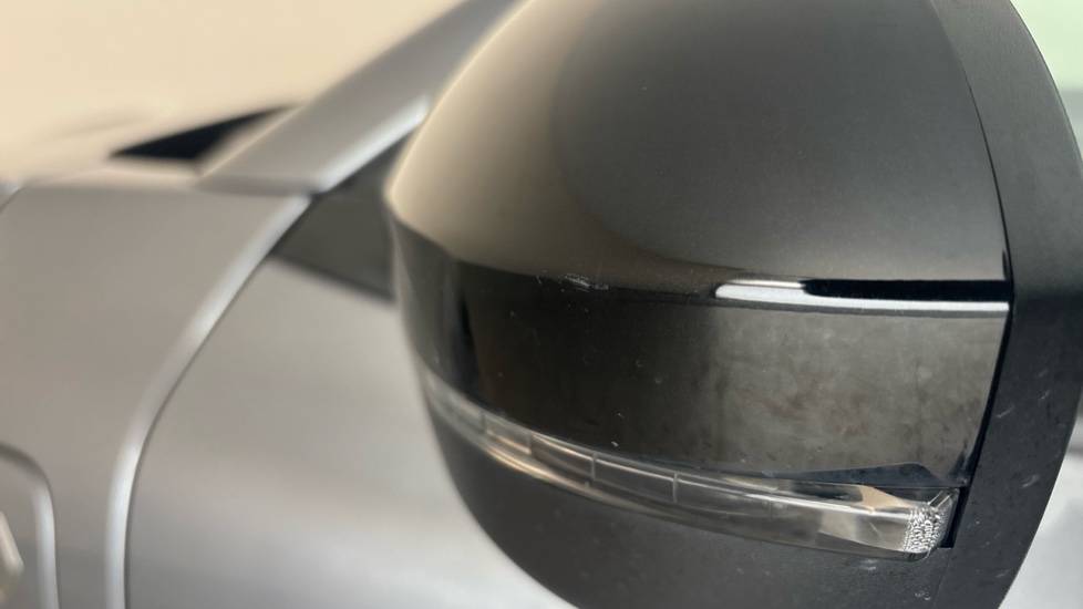 RENAULT MEGANE E-TECH Scratches