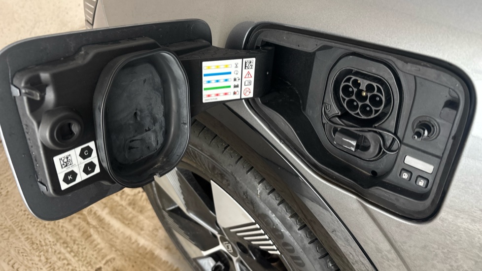 RENAULT MEGANE E-TECH Image 21