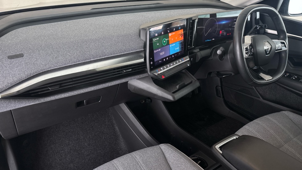 RENAULT MEGANE E-TECH Image 10