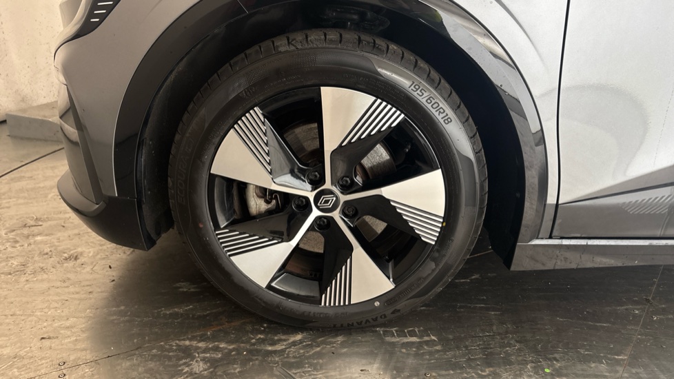 RENAULT MEGANE E-TECH Image 17