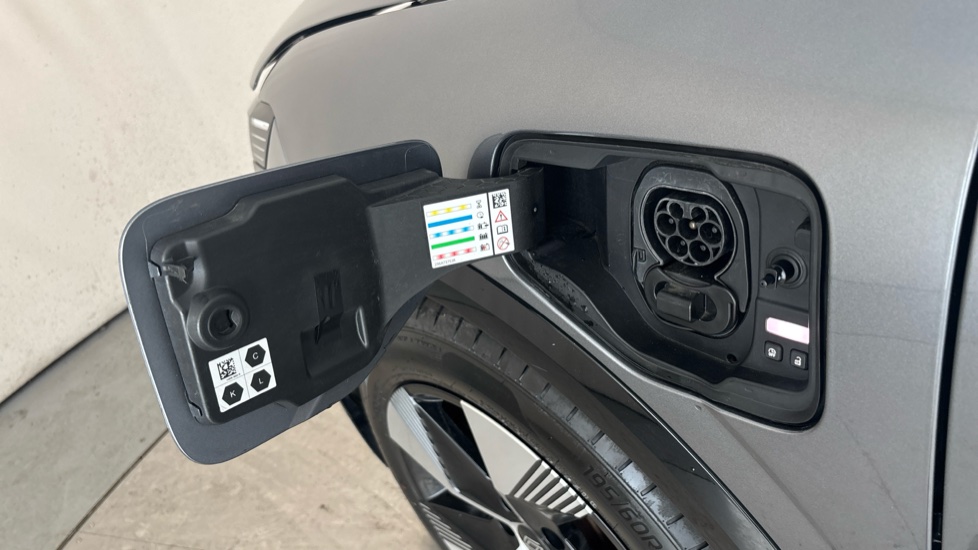 RENAULT MEGANE E-TECH Image 21