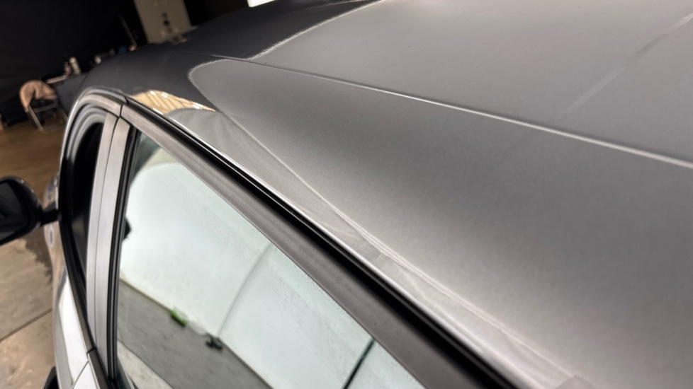 RENAULT MEGANE E-TECH dents