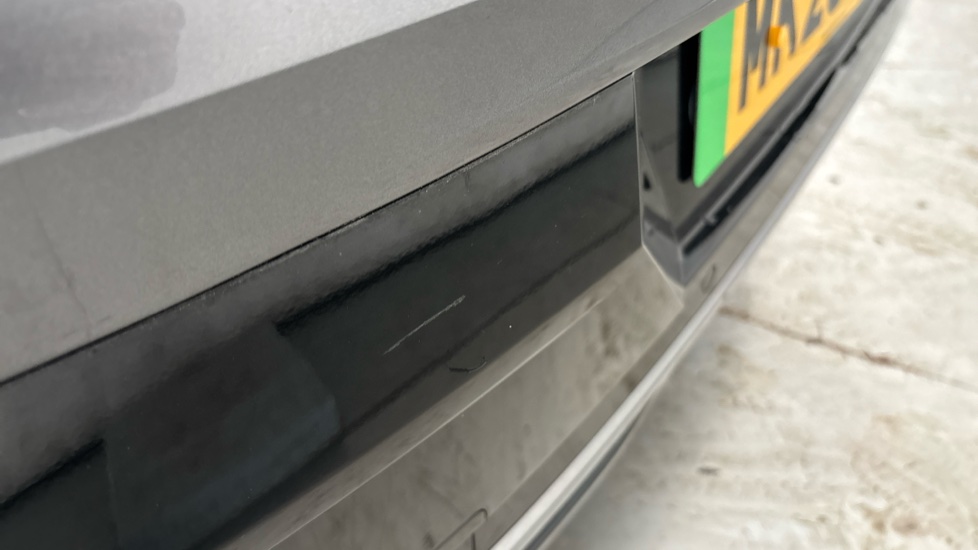 RENAULT MEGANE E-TECH scratches
