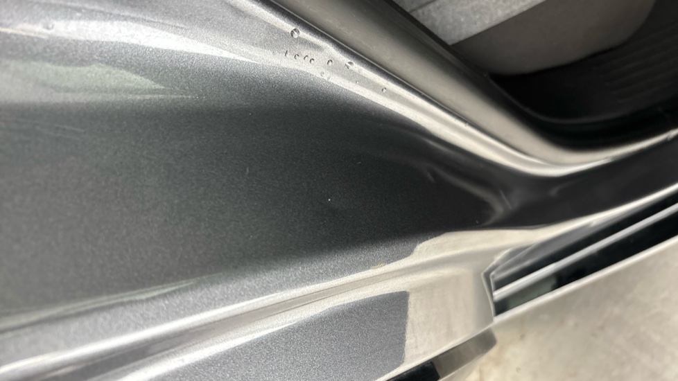 RENAULT MEGANE E-TECH dents