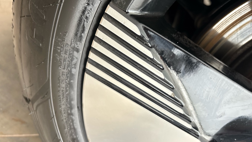 RENAULT MEGANE E-TECH scuff