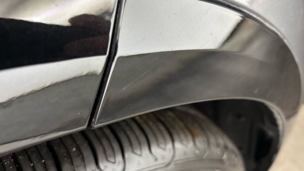 RENAULT MEGANE E-TECH scratches