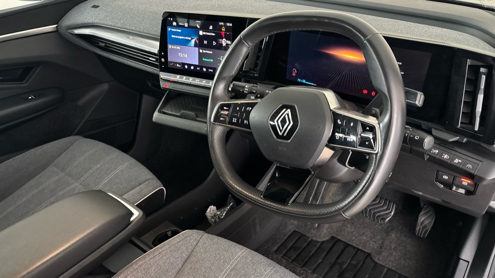 RENAULT MEGANE E-TECH Image 9
