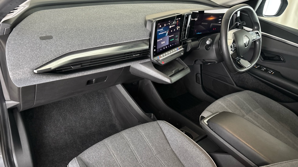 RENAULT MEGANE E-TECH Image 10