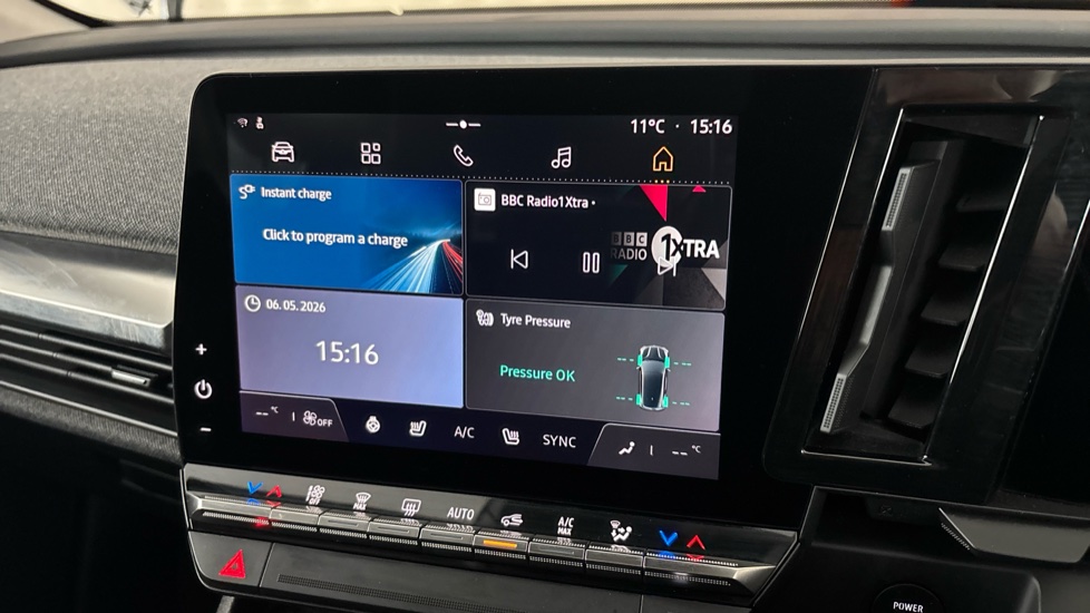 RENAULT MEGANE E-TECH Image 12