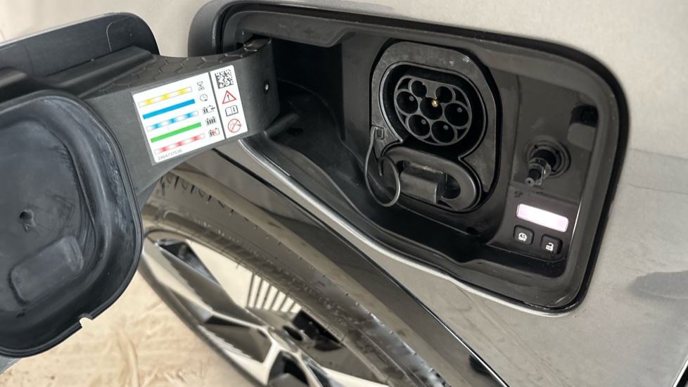 RENAULT MEGANE E-TECH Image 21
