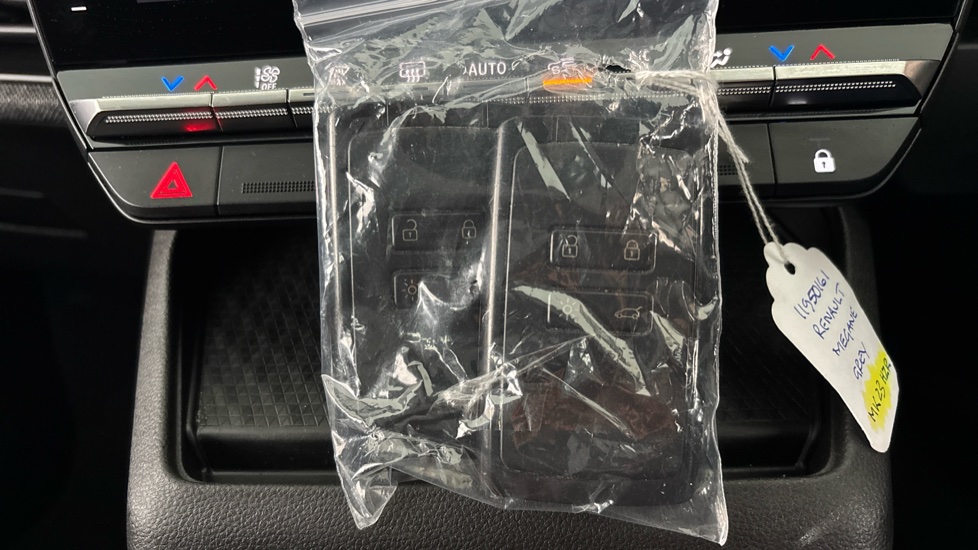 RENAULT MEGANE E-TECH 2 keys