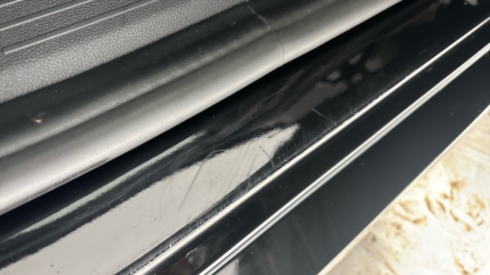 RENAULT MEGANE E-TECH scratch