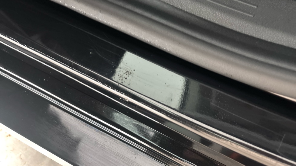 RENAULT MEGANE E-TECH scratches