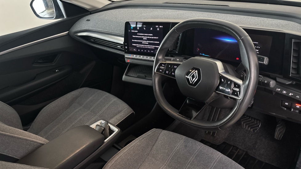 RENAULT MEGANE E-TECH Image 9