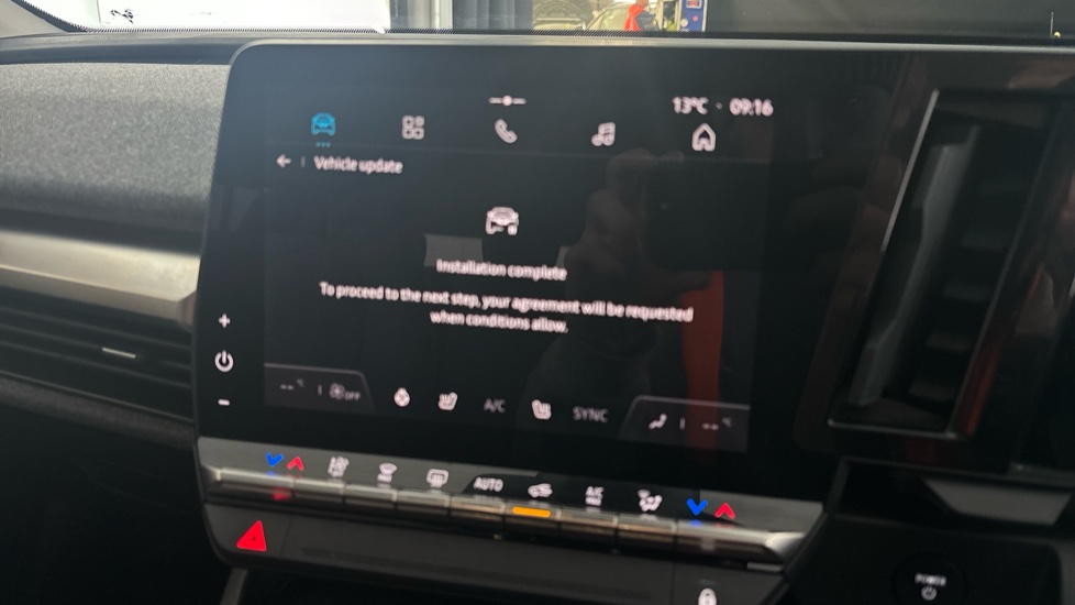 RENAULT MEGANE E-TECH reverse camera