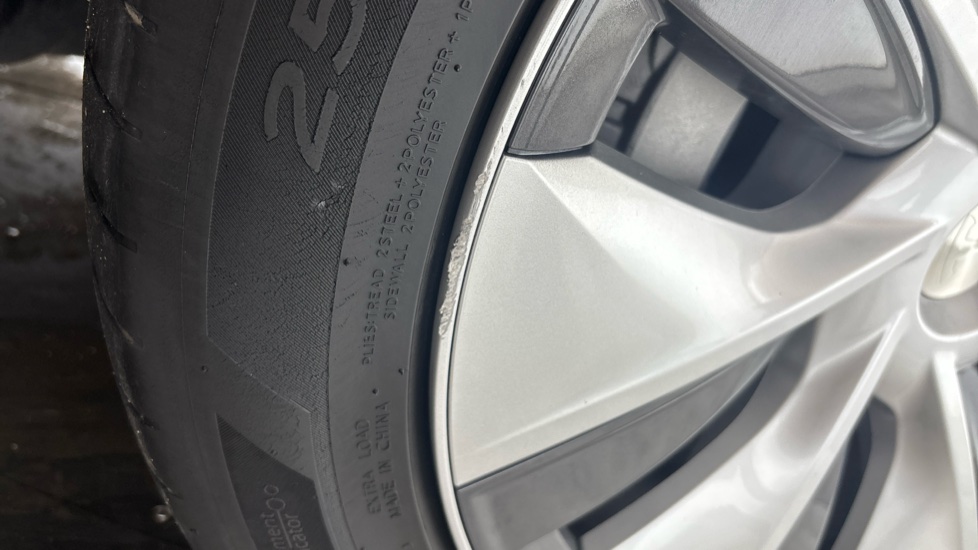 TESLA MODEL Y Scuff