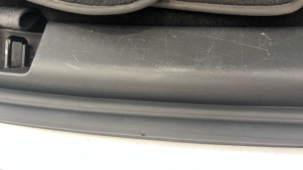 TESLA MODEL Y Scratches and scuff