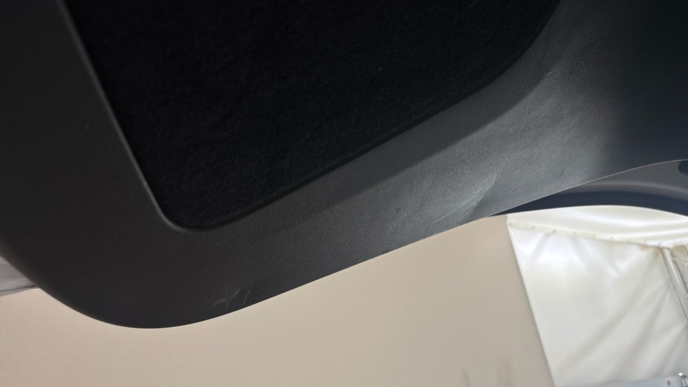 TESLA MODEL Y Scuff and dents