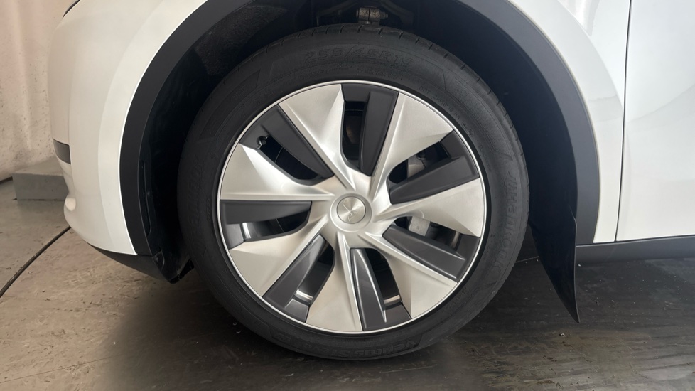 TESLA MODEL Y Image 17