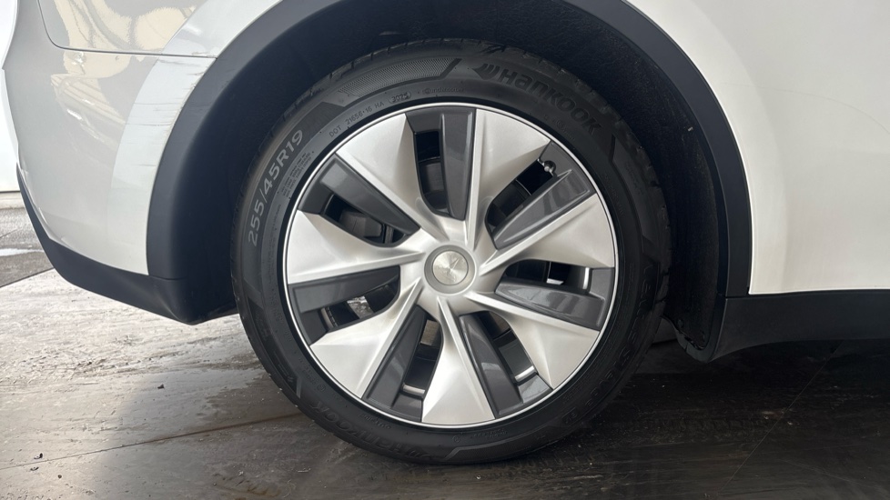 TESLA MODEL Y Image 19