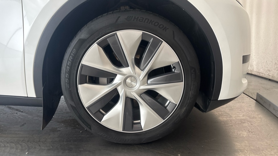 TESLA MODEL Y Image 20