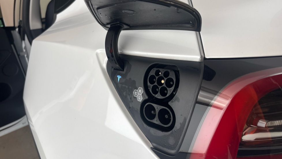 TESLA MODEL Y Image 21