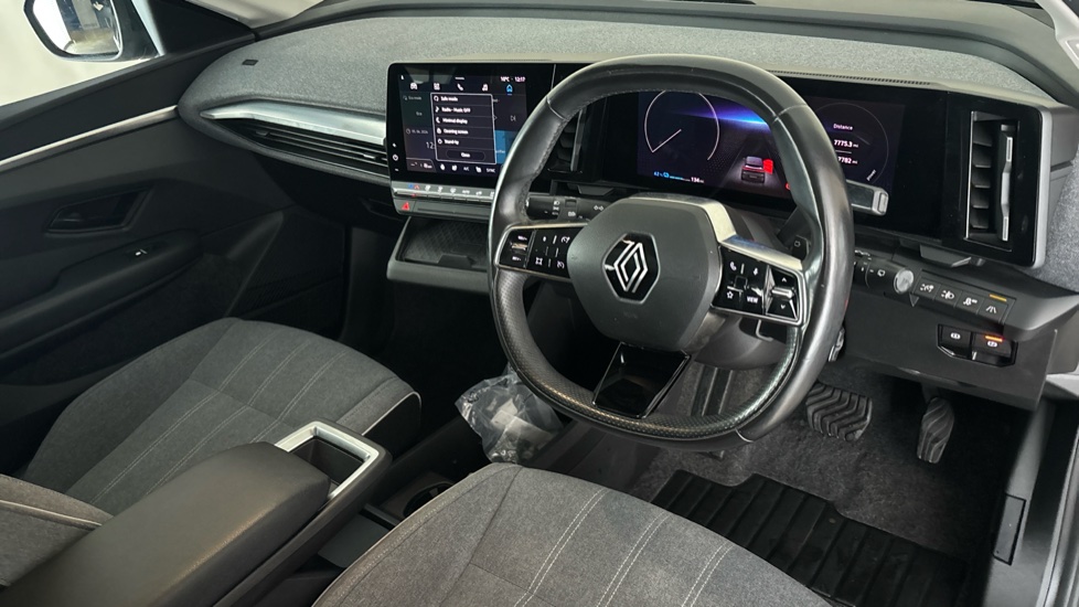 RENAULT MEGANE E-TECH Image 9