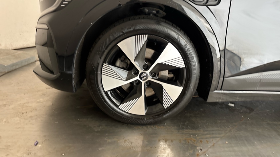 RENAULT MEGANE E-TECH Image 17
