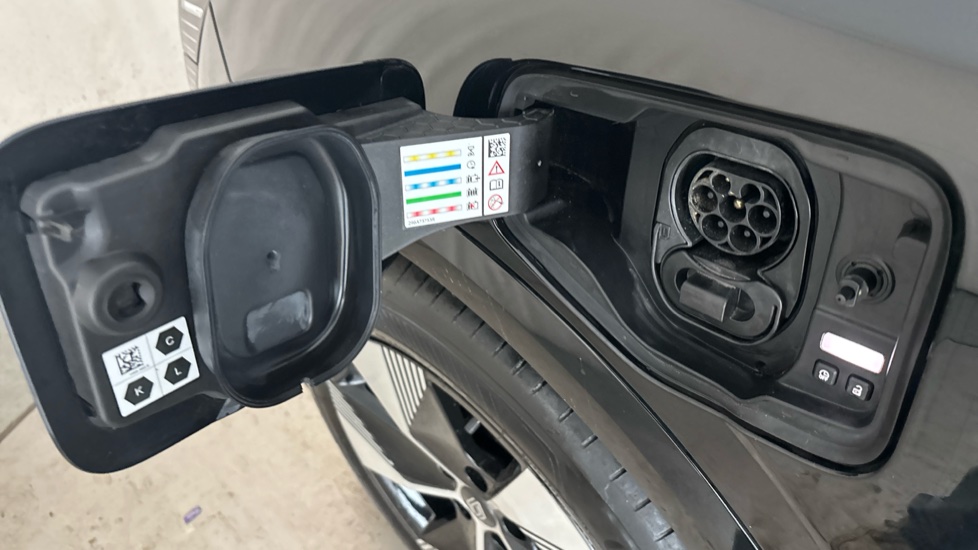RENAULT MEGANE E-TECH Image 21