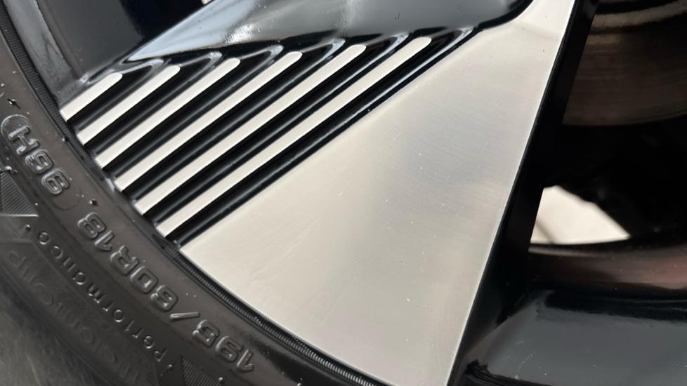 RENAULT MEGANE E-TECH scuff