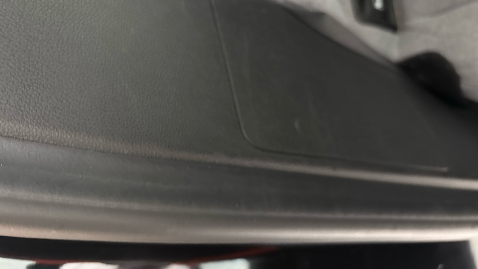RENAULT MEGANE E-TECH scratches