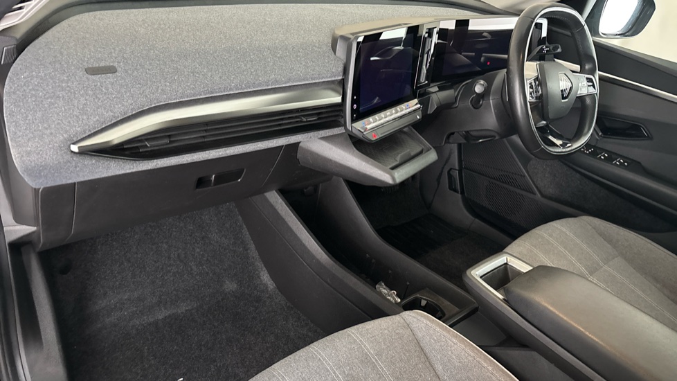 RENAULT MEGANE E-TECH Image 10