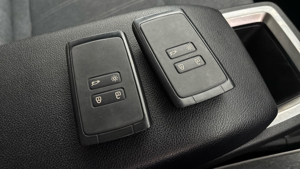 RENAULT MEGANE E-TECH 2 keys