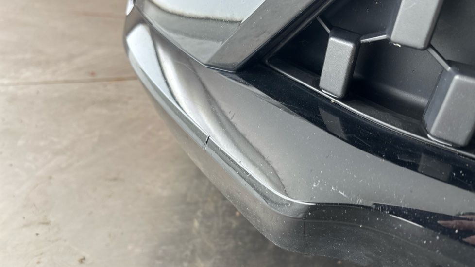 Renault Megane Multiple chips and scratches